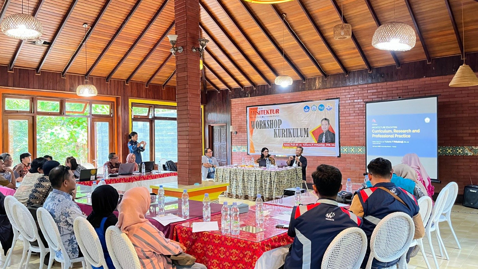 Menyiapkan Arsitek Masa Depan: Arsitektur Unkhair Hadirkan Ketua APTARI dalam Workshop Kurikulum
